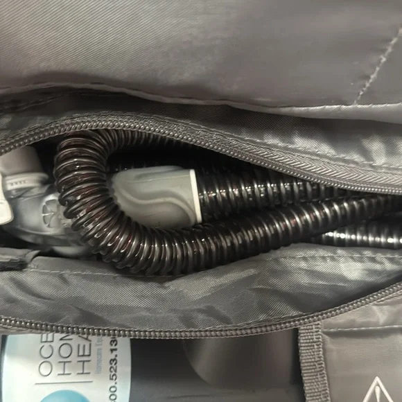 RESMED AIRSENSE 10 AUTOSET BLACK SLEEP APNEA MACHINE with CASE - Picture 5 of 10